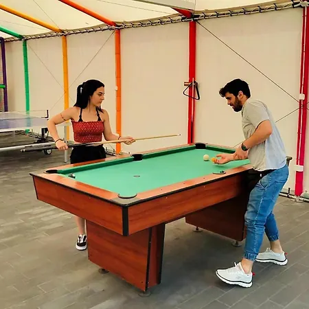 Very Close To The Beach, Siano Ty *