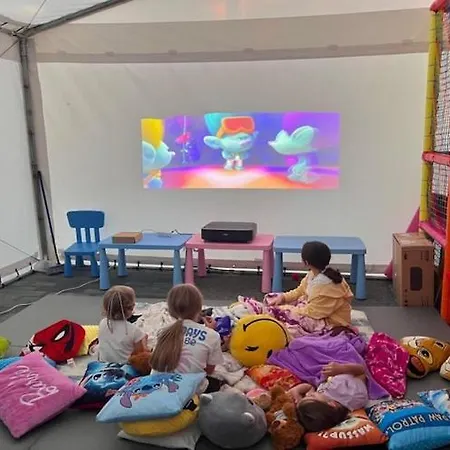 Very Close To The Beach, Siano Ty *