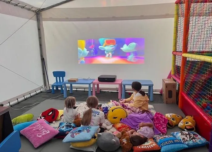 Very Close To The Beach, Siano Ty *